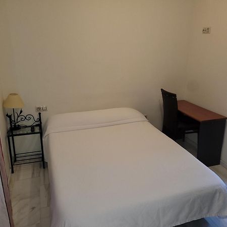 Hostal El Pasaje Puente Genil Esterno foto