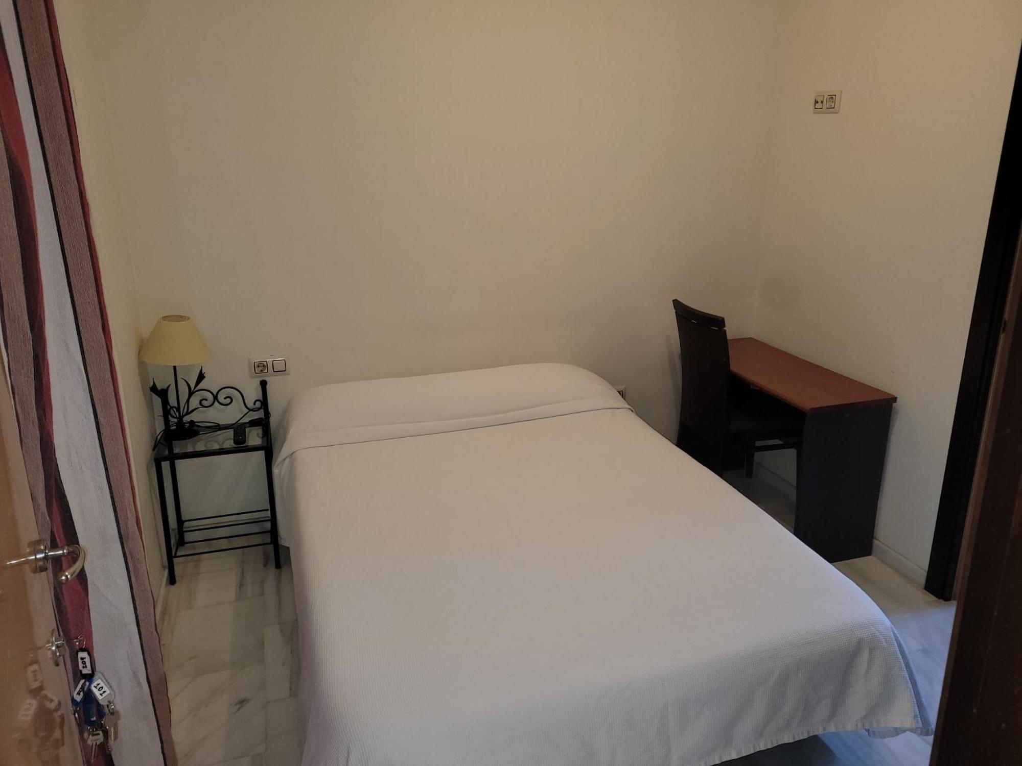 Hostal El Pasaje Puente Genil Esterno foto