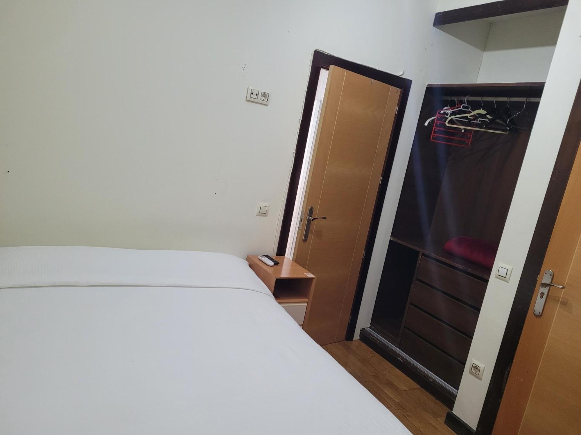 Hostal El Pasaje Puente Genil Esterno foto