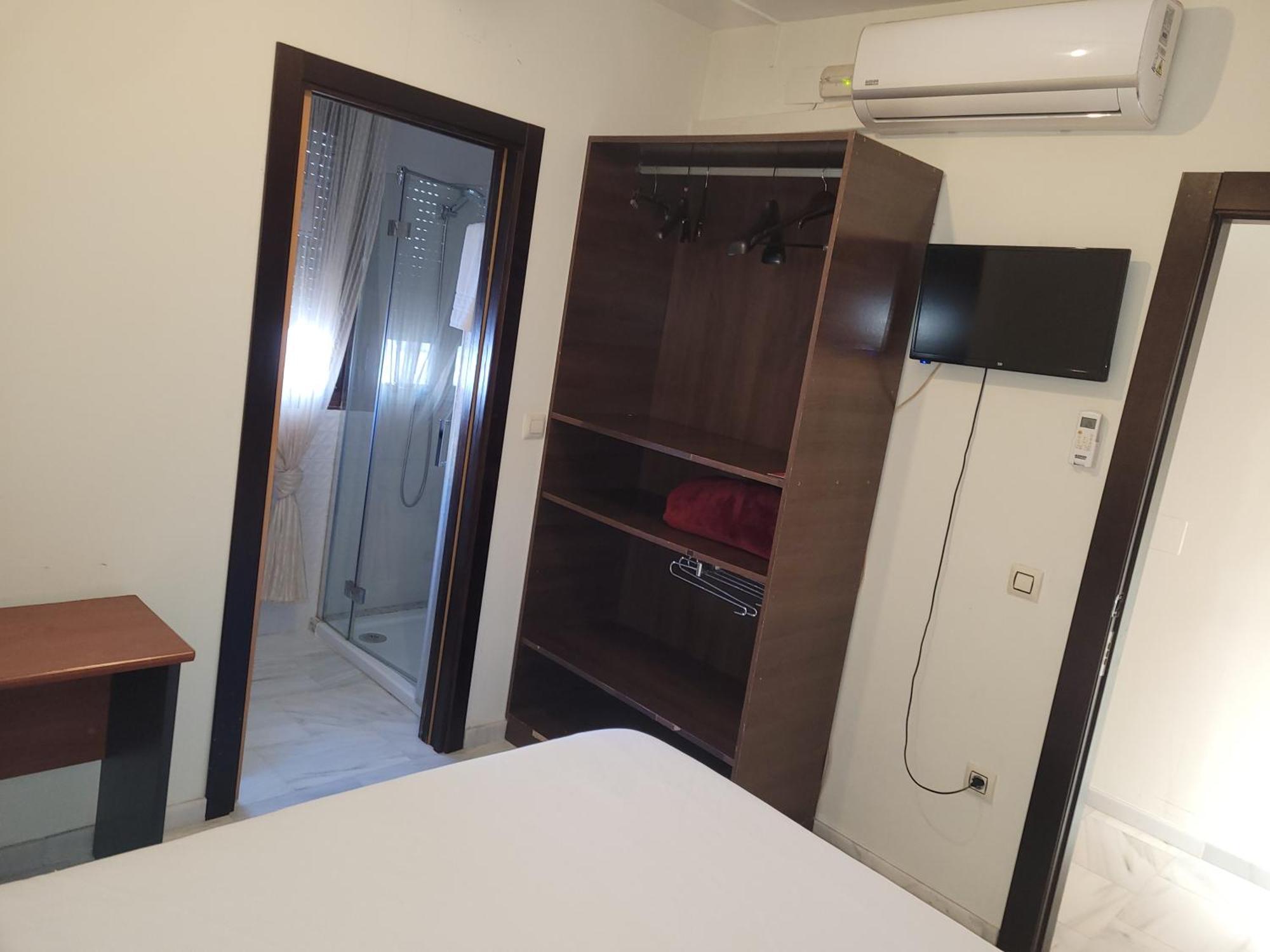 Hostal El Pasaje Puente Genil Esterno foto