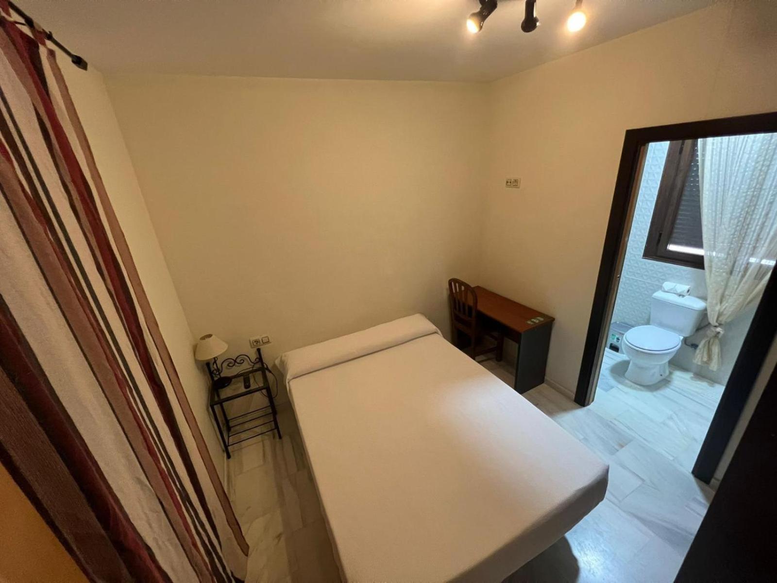 Hostal El Pasaje Puente Genil Esterno foto