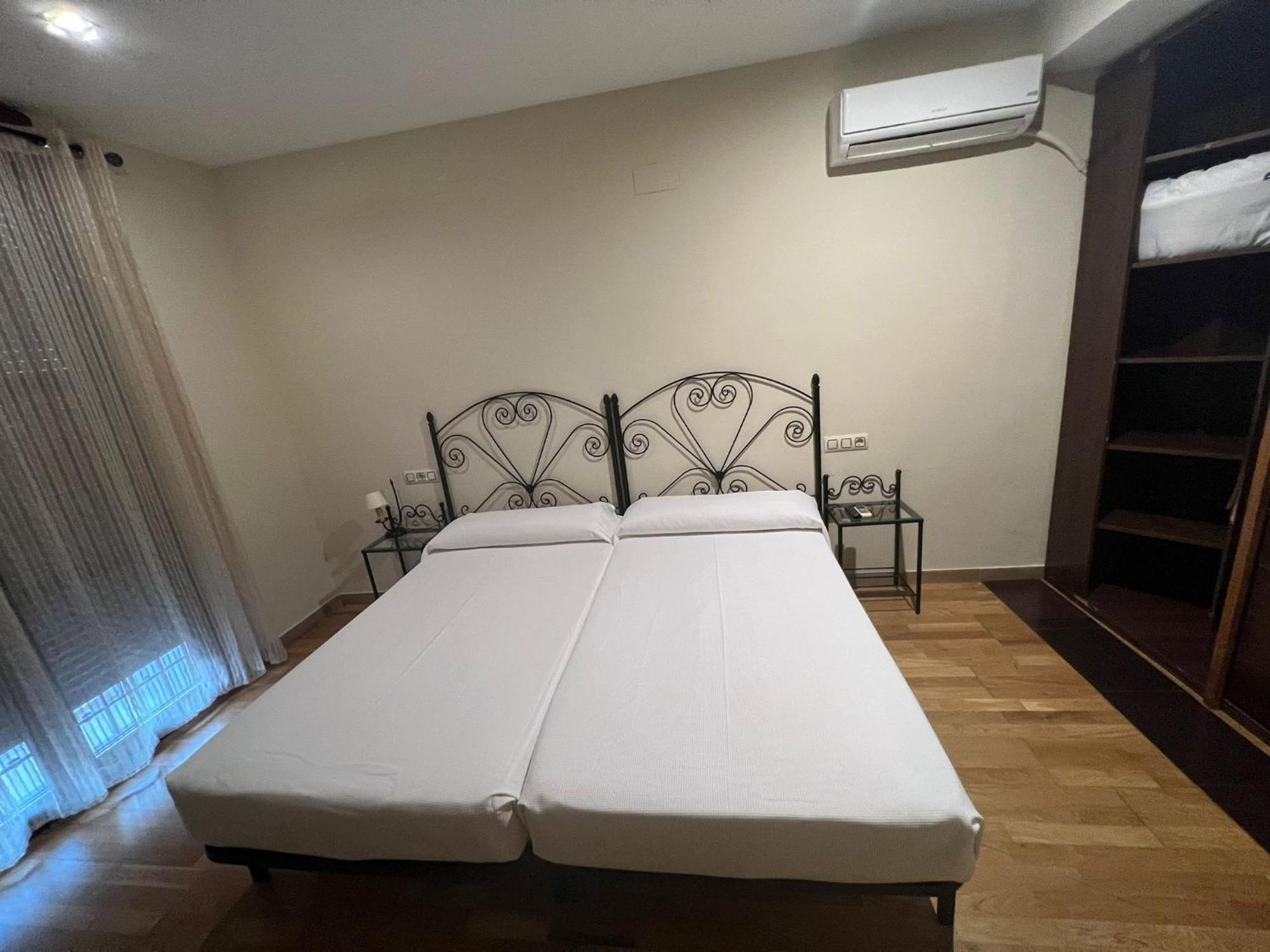 Hostal El Pasaje Puente Genil Esterno foto